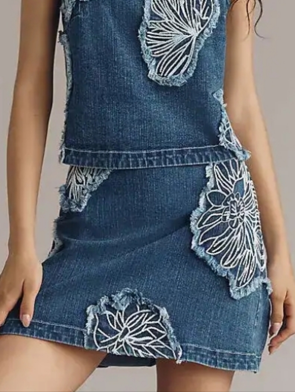 Anthropology Maeve Embroidered Denim Mini Skirt in Dark Wash XS Boho Embroidered
